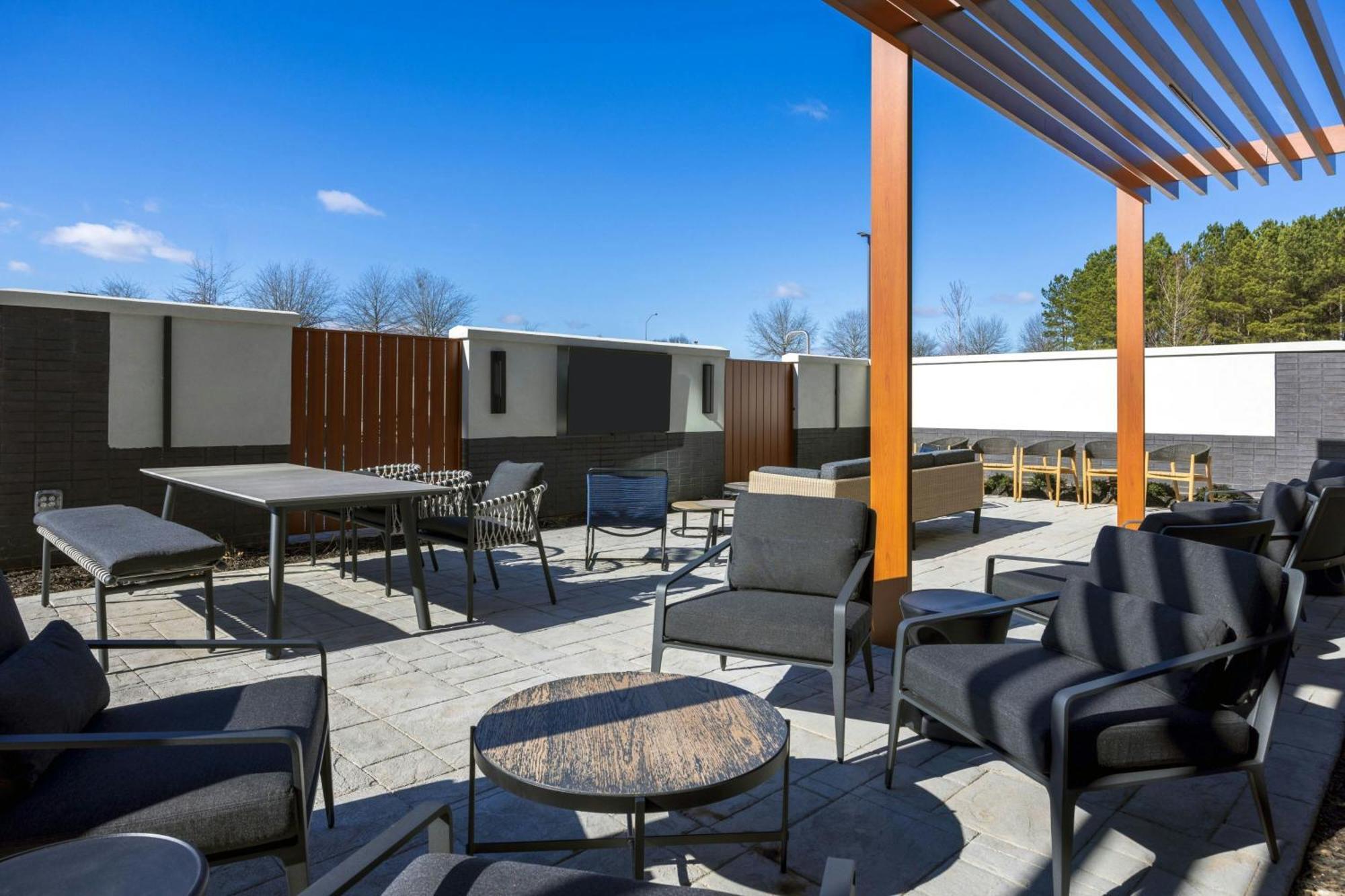 Towneplace Suites By Marriott Canton Riverstone Parkway Eksteriør billede